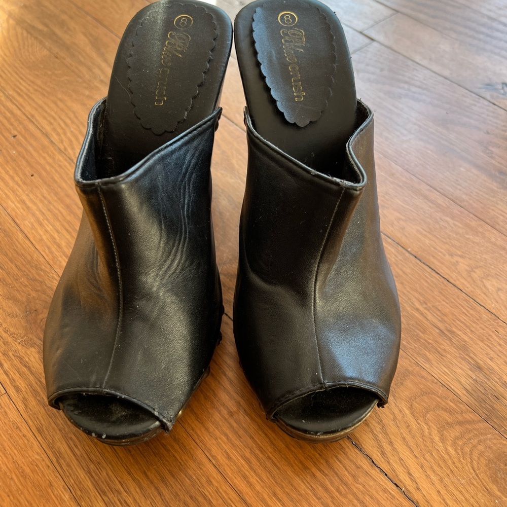 Clogs - Picture 6 of 9